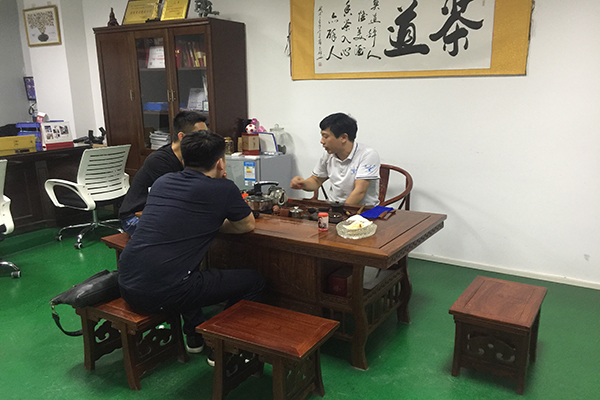專(zhuān)門(mén)定做藍(lán)牙耳機(jī)塑膠外殼的模具制造廠哪里有？