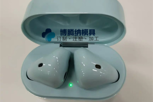 深圳TWS藍牙耳機模具：博騰納獨家專利，有分模線但你看不見！